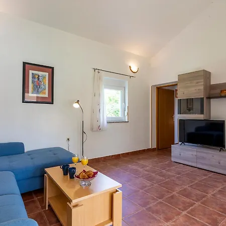 Сasa de vacaciones Elegant With Private Pool And Stunning Garden In The Picturesque Village Of Brhanici