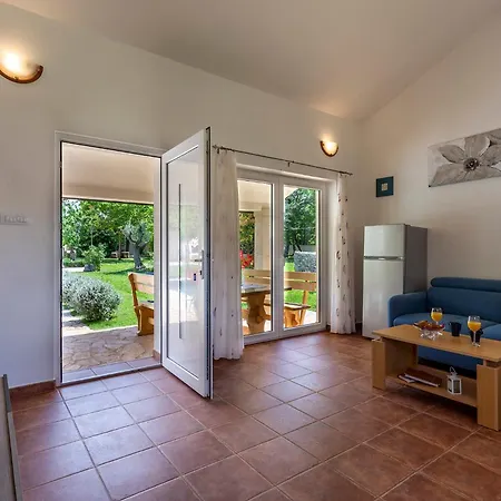 Elegant With Private Pool And Stunning Garden In The Picturesque Village Of Brhanici *