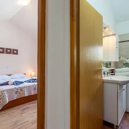 Elegant With Private Pool And Stunning Garden In The Picturesque Village Of Brhanici Сasa de vacaciones *