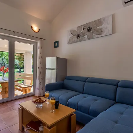Elegant With Private Pool And Stunning Garden In The Picturesque Village Of Brhanici Svetvinčenat