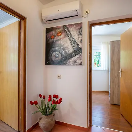 Elegant With Private Pool And Stunning Garden In The Picturesque Village Of Brhanici Svetvinčenat