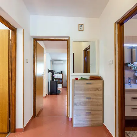 Elegant With Private Pool And Stunning Garden In The Picturesque Village Of Brhanici *