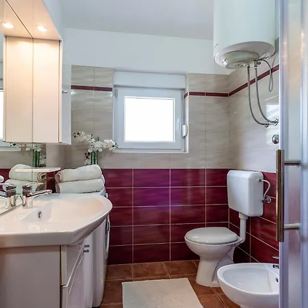Elegant With Private Pool And Stunning Garden In The Picturesque Village Of Brhanici Сasa de vacaciones *