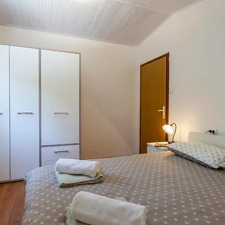 Elegant With Private Pool And Stunning Garden In The Picturesque Village Of Brhanici Сasa de vacaciones *