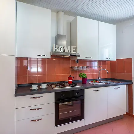 Сasa de vacaciones Elegant With Private Pool And Stunning Garden In The Picturesque Village Of Brhanici