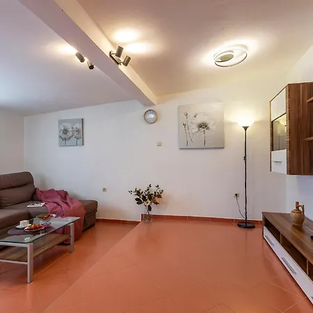 Elegant With Private Pool And Stunning Garden In The Picturesque Village Of Brhanici * Svetvinčenat