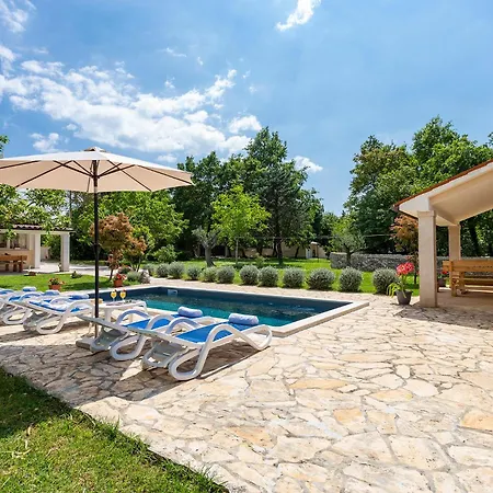 Сasa de vacaciones Elegant With Private Pool And Stunning Garden In The Picturesque Village Of Brhanici Svetvinčenat