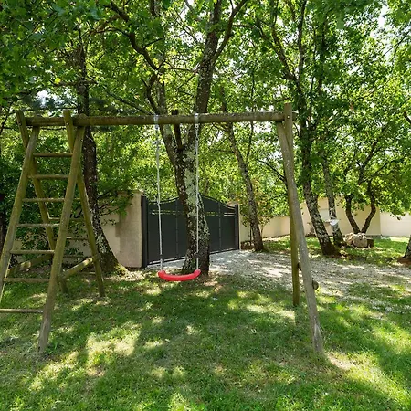 Elegant With Private Pool And Stunning Garden In The Picturesque Village Of Brhanici
