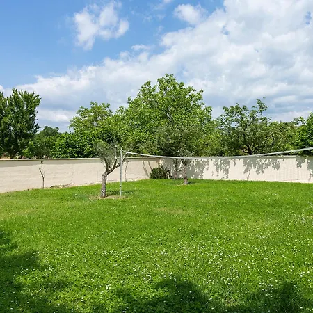 Elegant With Private Pool And Stunning Garden In The Picturesque Village Of Brhanici