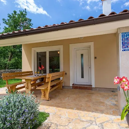 Elegant With Private Pool And Stunning Garden In The Picturesque Village Of Brhanici *