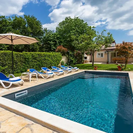 Elegant With Private Pool And Stunning Garden In The Picturesque Village Of Brhanici Svetvinčenat