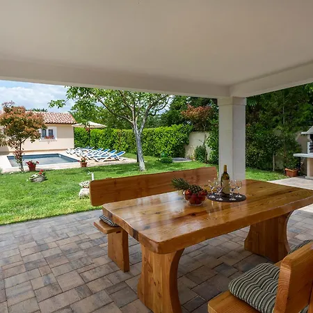 Elegant With Private Pool And Stunning Garden In The Picturesque Village Of Brhanici * Svetvinčenat