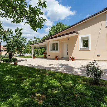 Vikendica Elegant With Private Pool And Stunning Garden In The Picturesque Village Of Brhanici Svetvincenat