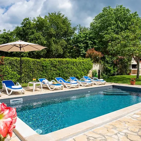 Elegant With Private Pool And Stunning Garden In The Picturesque Village Of Brhanici Svetvinčenat