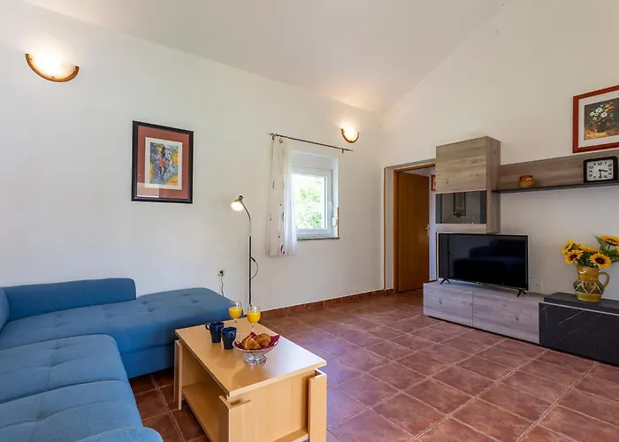 Vikendica Elegant With Private Pool And Stunning Garden In The Picturesque Village Of Brhanici