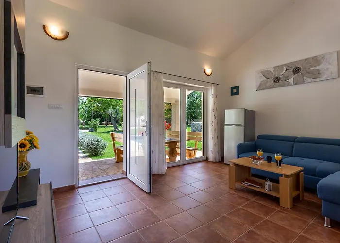 Elegant With Private Pool And Stunning Garden In The Picturesque Village Of Brhanici *