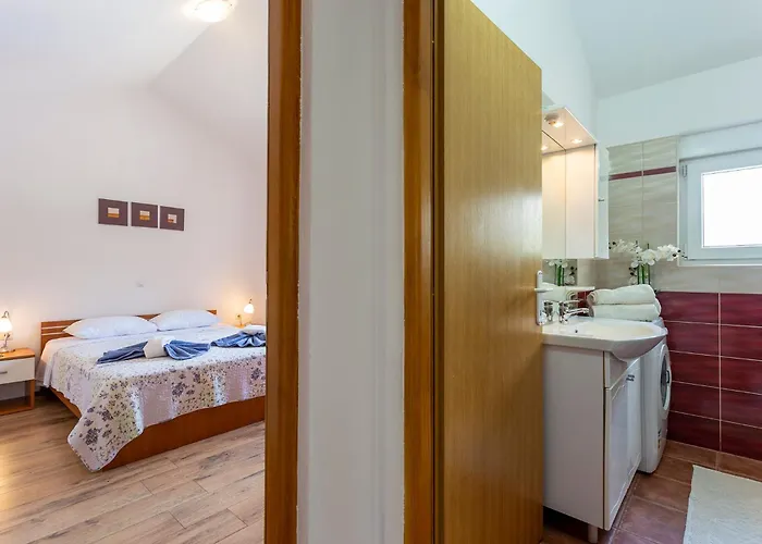 Elegant With Private Pool And Stunning Garden In The Picturesque Village Of Brhanici Vikendica *