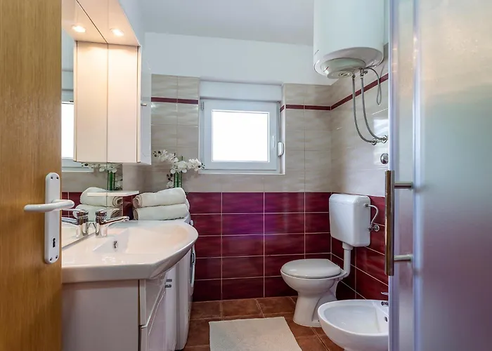 Elegant With Private Pool And Stunning Garden In The Picturesque Village Of Brhanici Vikendica *