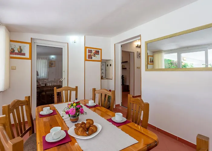 Elegant With Private Pool And Stunning Garden In The Picturesque Village Of Brhanici Vikendica