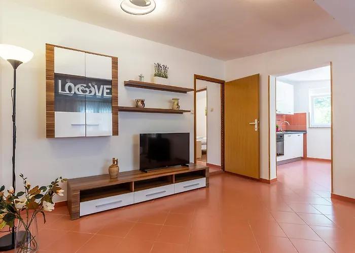 Vikendica Elegant With Private Pool And Stunning Garden In The Picturesque Village Of Brhanici Svetvincenat