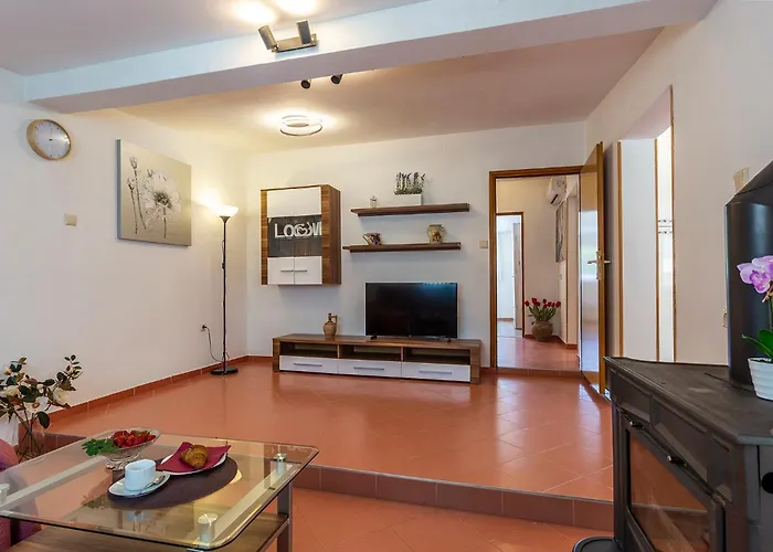 Vikendica Elegant With Private Pool And Stunning Garden In The Picturesque Village Of Brhanici *