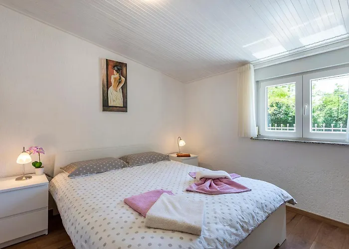 Elegant With Private Pool And Stunning Garden In The Picturesque Village Of Brhanici *