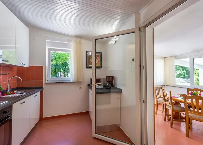 Elegant With Private Pool And Stunning Garden In The Picturesque Village Of Brhanici