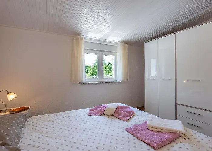 Vikendica Elegant With Private Pool And Stunning Garden In The Picturesque Village Of Brhanici Svetvincenat