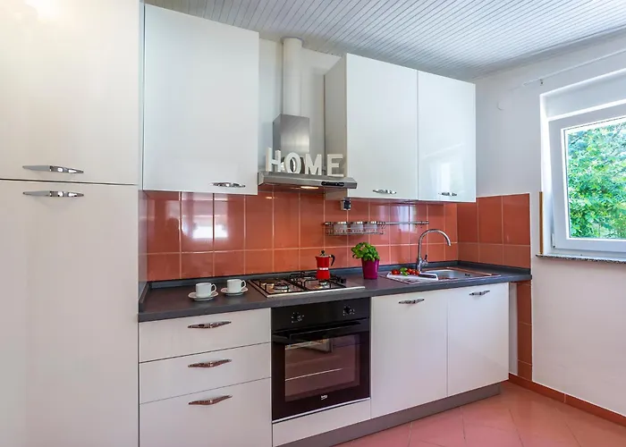 Vikendica Elegant With Private Pool And Stunning Garden In The Picturesque Village Of Brhanici