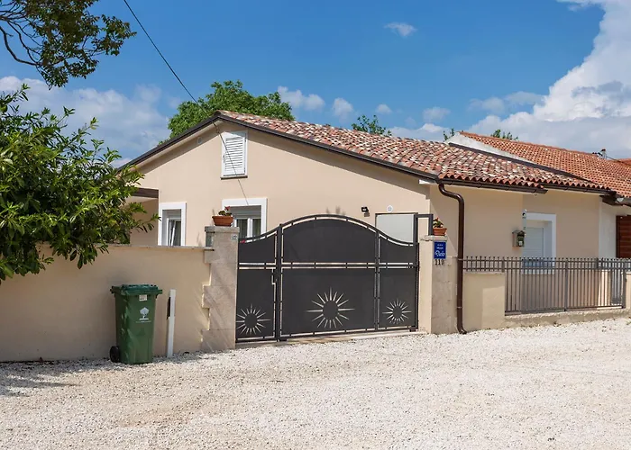 Elegant With Private Pool And Stunning Garden In The Picturesque Village Of Brhanici