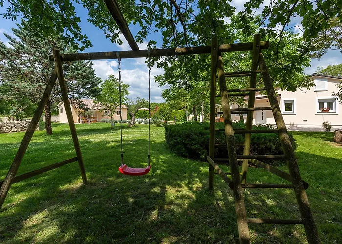 Vikendica Elegant With Private Pool And Stunning Garden In The Picturesque Village Of Brhanici