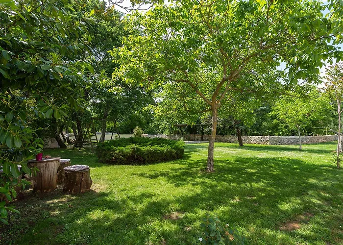 Vikendica Elegant With Private Pool And Stunning Garden In The Picturesque Village Of Brhanici