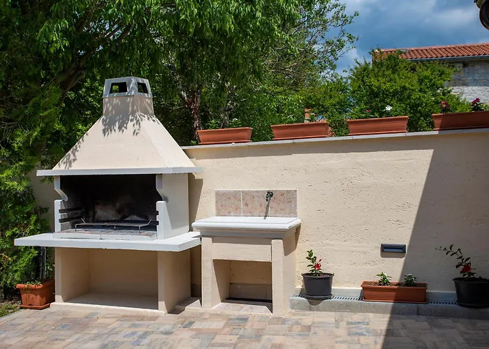 Vikendica Elegant With Private Pool And Stunning Garden In The Picturesque Village Of Brhanici *