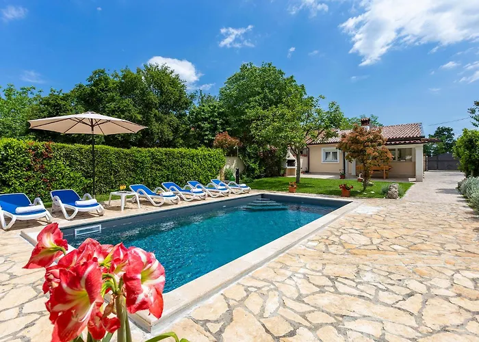 Vikendica Elegant With Private Pool And Stunning Garden In The Picturesque Village Of Brhanici *