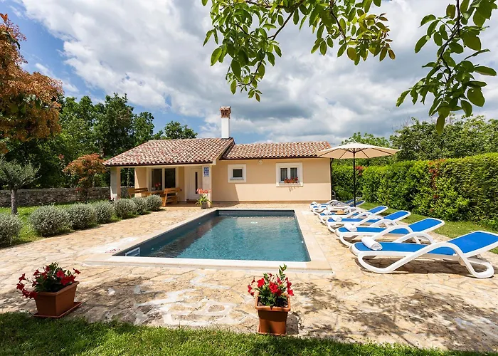 Elegant With Private Pool And Stunning Garden In The Picturesque Village Of Brhanici Vikendica Svetvincenat