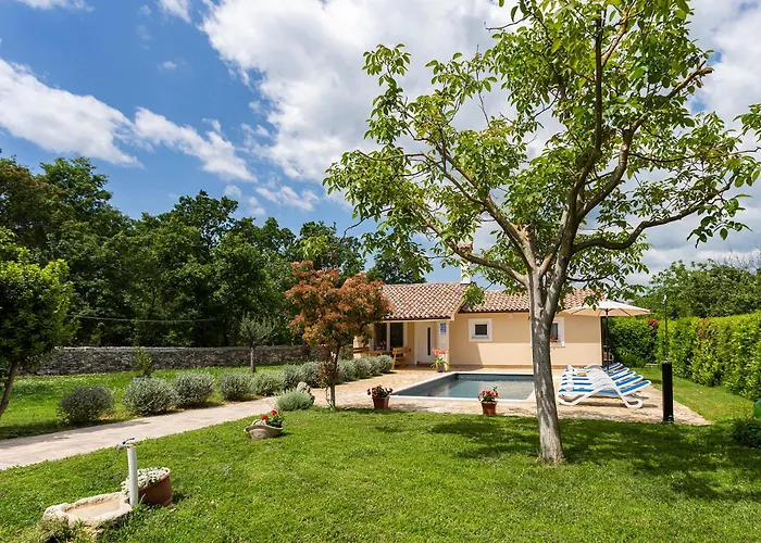 Elegant With Private Pool And Stunning Garden In The Picturesque Village Of Brhanici *