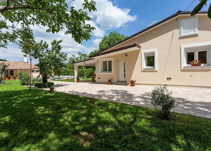 Vikendica Elegant With Private Pool And Stunning Garden In The Picturesque Village Of Brhanici Svetvincenat