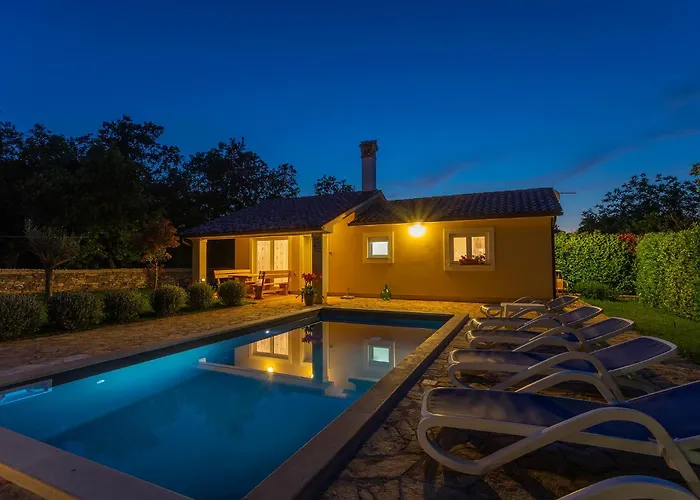 Elegant With Private Pool And Stunning Garden In The Picturesque Village Of Brhanici Vikendica *