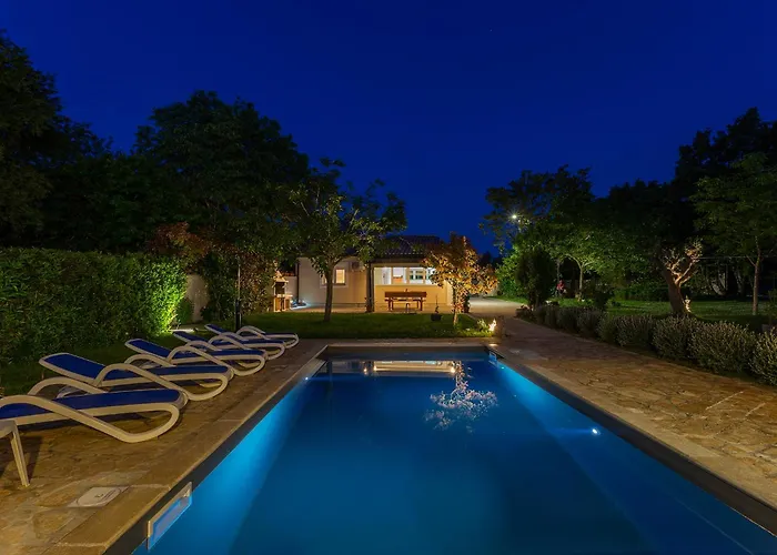 Vikendica Elegant With Private Pool And Stunning Garden In The Picturesque Village Of Brhanici *