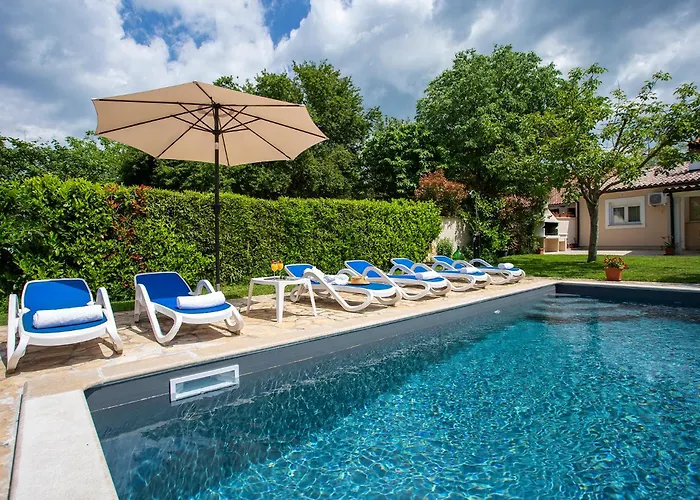 Elegant With Private Pool And Stunning Garden In The Picturesque Village Of Brhanici Vikendica